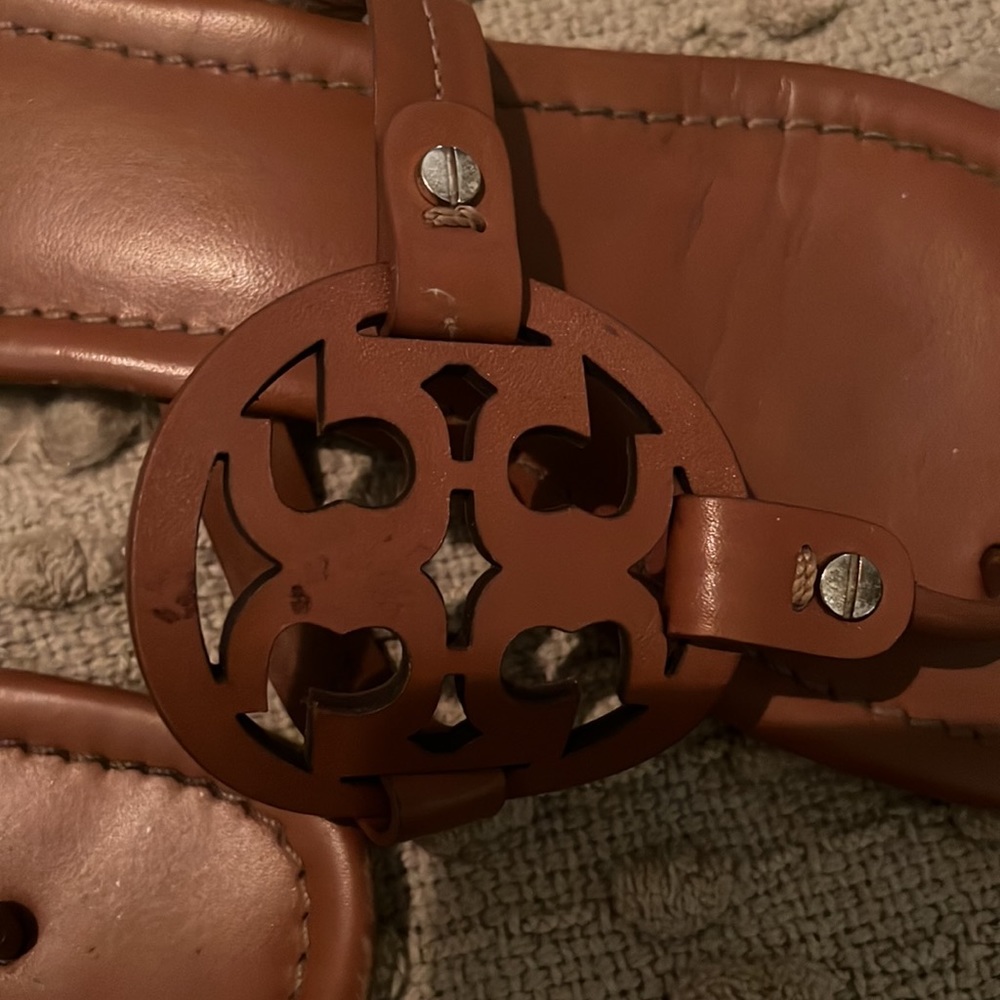 Tory Burch Tan Leather Miller Logo Thong Sandals - Picture 3 of 4
